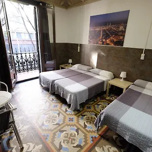 lenin-hostel-barcelona.catalonia-hotels.com/